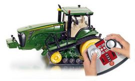 Klicken um zu vergrößern 6762 SIKU John Deere Raupenschlepper 8430T Set mit Fernsteuermodul