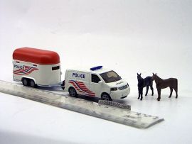 2310 SIKU GB 1:55  VW T5  Pferdeanh&auml;nger POLICE ENGLAND HORSEBOX